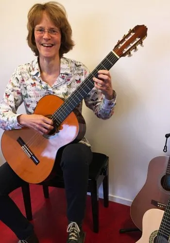 Carin — docent Gitaar & AMV in Gouda