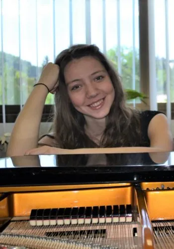 Špela Pušnik — docent Piano in Gouda
