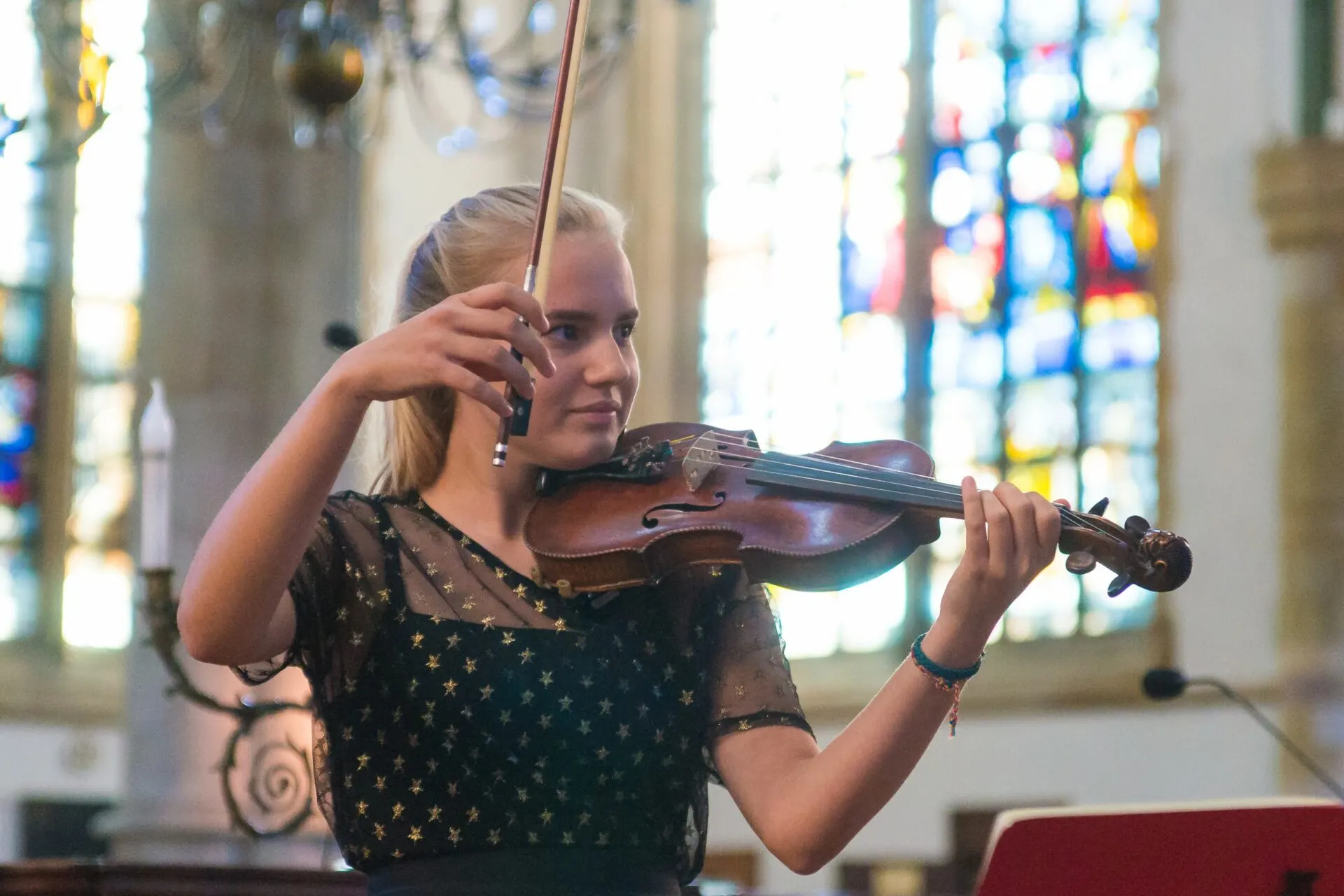 Violinist during a ConAnima concert